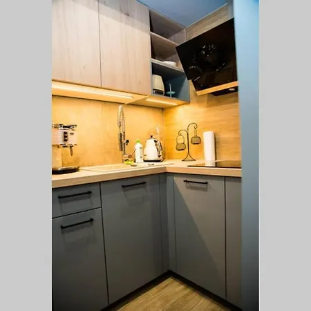 Easy Rent - Cute 37 Apartment