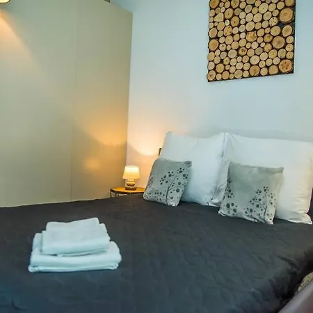 Easy Rent - Cute 37 Apartment